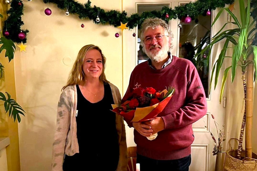 Dr. Sarbina Berg dankt Frank Marmor